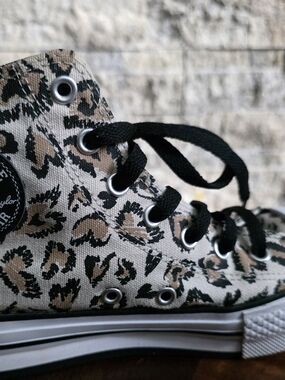 Converse Kids High-Top Sneakers in Beige, Black and Tan Leopard Print